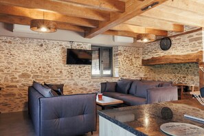 TV, fireplace, DVD player, ping pong