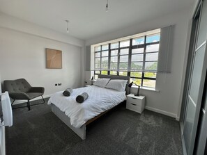 2 室のベッドルーム、アイロン / アイロン台、WiFi、ベッドシーツ