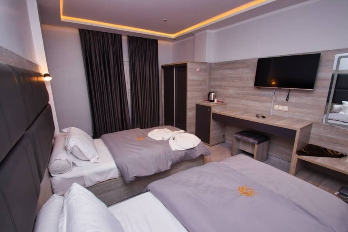 Blackout curtains, soundproofing, free WiFi