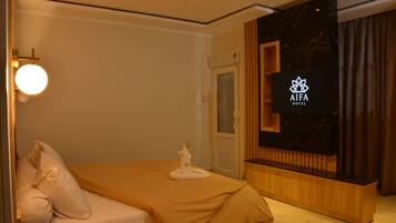 Deluxe Room, Courtyard View | Blackout drapes, soundproofing, free WiFi