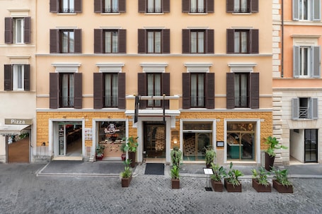 Front of property. Je Rome Hotel