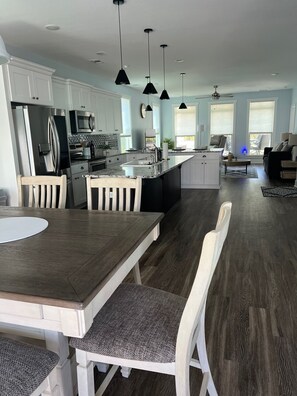 Dining - Entire 3 Bedroom Home in North Beach Tybee Island with Golf Cart Included (Tybee Island)