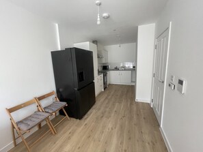 Apartment | Private kitchen - New Cosy London Apartment With Garden View (London)