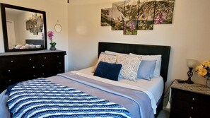 2 bedrooms, desk, iron/ironing board, WiFi