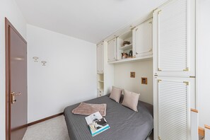 Huoneisto, patio, järvinäköala | 1 makuuhuone, silitysrauta/-lauta, ilmainen Wi-Fi