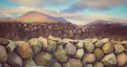 Shephards Hut in the Mournes with Private Hot Tub- The Robins Nest at Willowtree