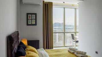 1 slaapkamer, een strijkplank/strijkijzer, wifi, beddengoed