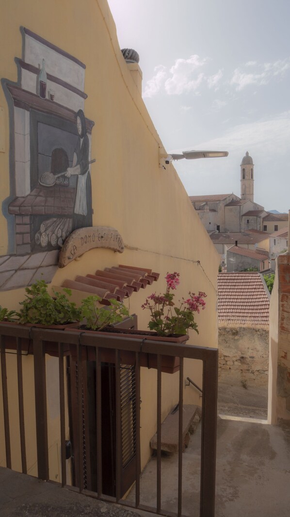 Property grounds - The oven home Restored Old House in the quiet Historic Center of Codrongianos. (Codrongianos)