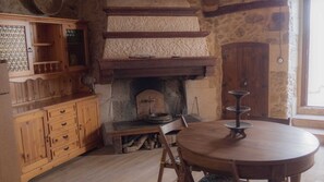 Dining - The oven home Restored Old House in the quiet Historic Center of Codrongianos. (Codrongianos)