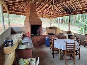 Outdoor dining - Chácara Flor da Manhã! Onde o Lazer e o Descanso em Família e Garantido (Maracanã Jarinu)