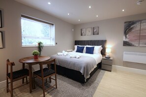 Comfort Double or Twin Room, Ensuite, Courtyard View ((11)) | Dining - The Ironworks Aparthotel (Telford)