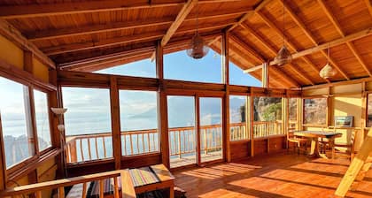 The Chalet - 4 bedrooms - stunning lakeviews