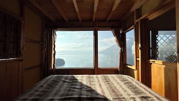4 bedrooms, free WiFi, bed sheets