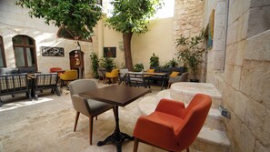Courtyard - Pin Traveler House & Cocktail (Sanliurfa)