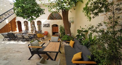 Pin Traveler House & Cocktail