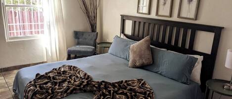 2 chambres, fer et planche à repasser, Wi-Fi, draps fournis