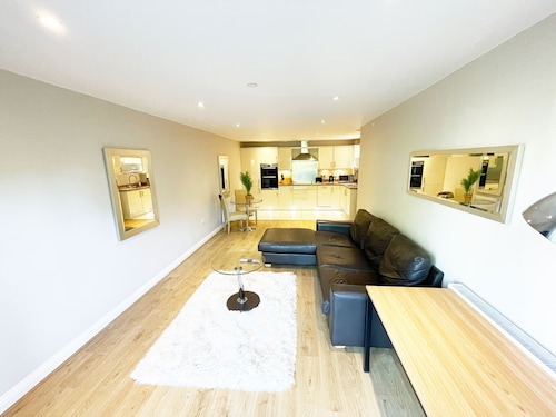 Town Center -  2 Bedroom Apartment - Farnborough