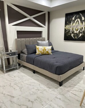 3 habitaciones, tabla de planchar con plancha, wifi y ropa de cama 