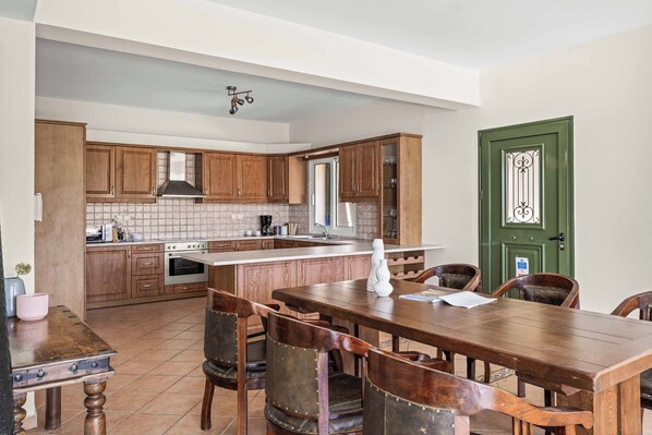 Villa (4 Bedrooms) | Interior