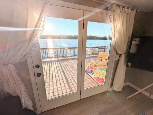 Lakefront Home with Sunsets, Dock, and Deck!  Dogs Stay Free!