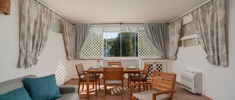 Apartment | Living area | 32-inch TV with digital channels