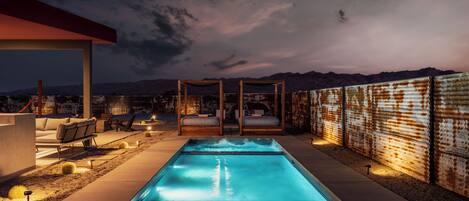 Piscina a l'aire lliure i piscina climatitzada