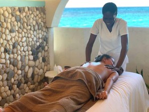 Spa - Relax at the Beach Apartment (Runaway Bay)