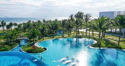 Chic hotel suite with WiFi, fitness room , infinity pool in delightful Cam Ranh