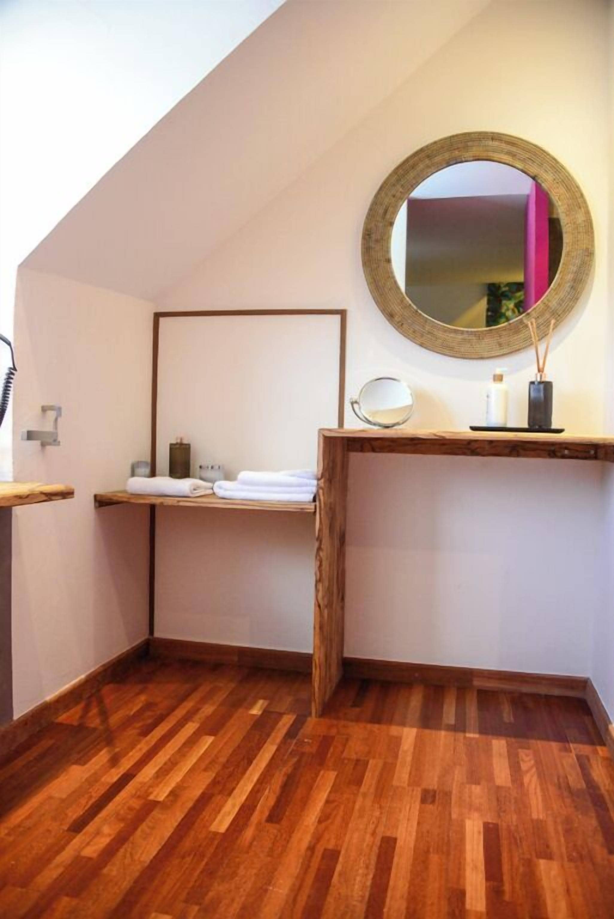 Suite GRENADE | Baño | Amenidades de baño gratuitas, secadora de cabello, toallas, jabón 