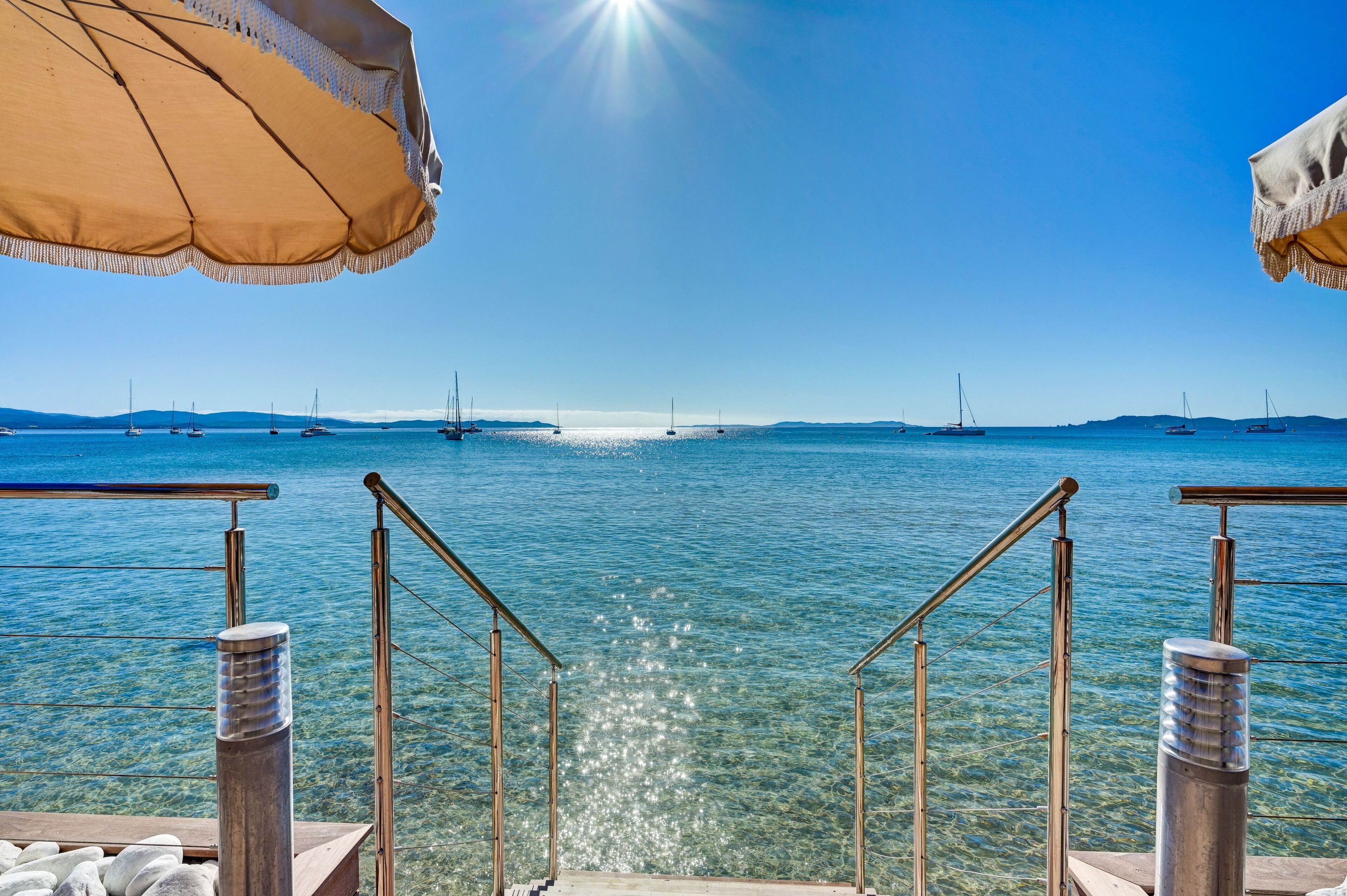 On the beach, white sand, sun loungers, beach bar