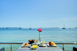 Desayuno buffet todos los días (con cargo)