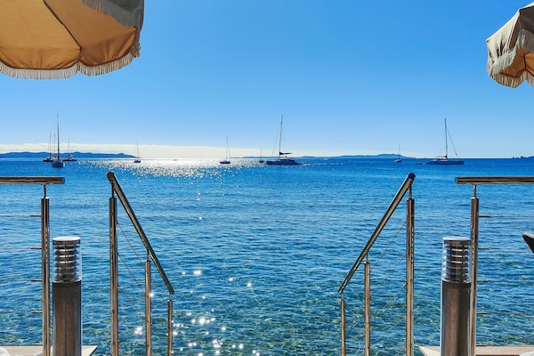 Private beach, white sand, sun loungers, beach bar