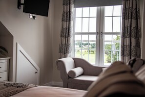 4 habitaciones, tabla de planchar con plancha, wifi y ropa de cama