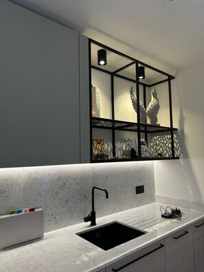 Apartment | Private kitchen - Beehive Suite - City Chic London Apartment (London)