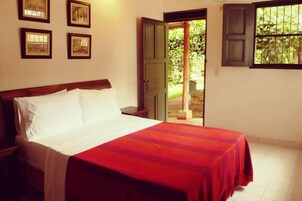 Classic Room | Desk, free WiFi