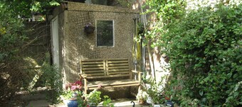 *10 % off/wk 15%/m* Quirky peaceful haven character cottage conservation area.