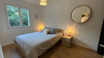1 slaapkamer, een strijkplank/strijkijzer, wifi, beddengoed