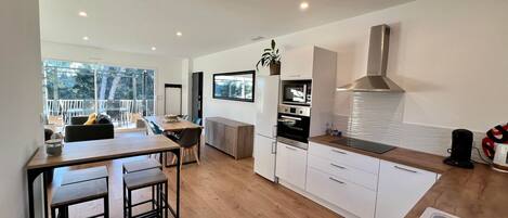 Réfrigérateur, micro-ondes, four, lave-vaisselle