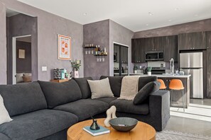 Smart TV y chimenea 