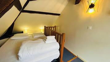 1 bedroom, desk, Internet, bed sheets