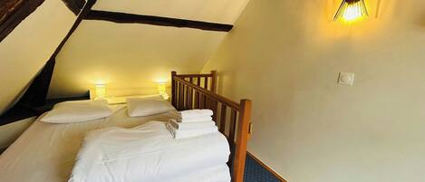 1 Schlafzimmer, Schreibtisch, Internetzugang, BettwÀsche
