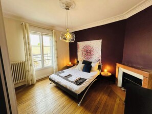 2 soverom, skrivebord, internettilgang og sengetøy