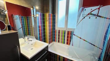 Articles de toilette écologiques, sÚche-cheveux, serviettes fournies