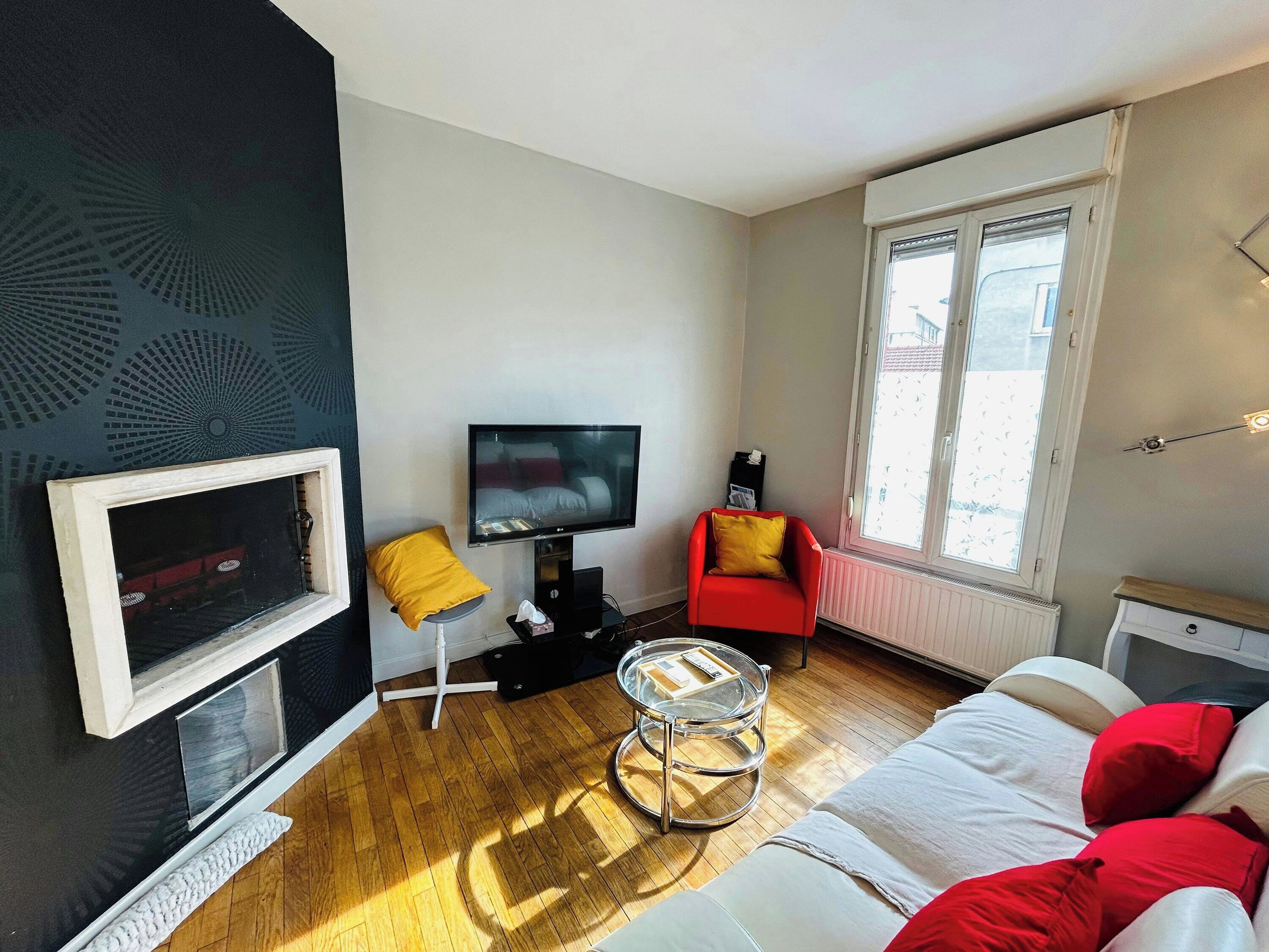 2 habitaciones, escritorio, internet y ropa de cama 