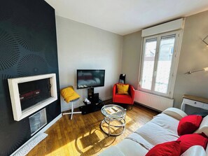 2 chambres, bureau, accès Internet, draps fournis