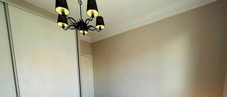 2 bedrooms, desk, internet, bed sheets