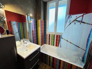 Miljøvennlige toalettsaker, hårføner og håndklær