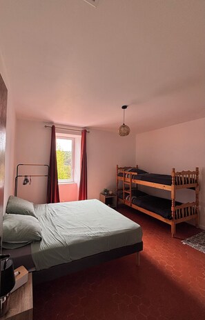 5 soverom, strykejern/-brett, wi-fi (inkludert) og sengetøy