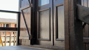 A wooden building with large windows and a wooden deck. - Gothes Chalet Javier!! (Ponte de Vagos)