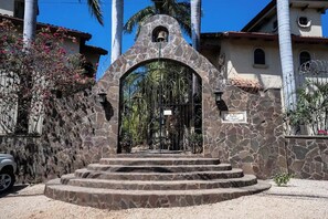 Property grounds - Elegant Colonial Style Villa with Pool
(Tamarindo)
